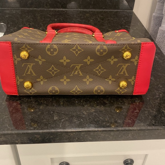 Authenticated Louis Vuitton Soufflot Tote Monogram Canvas with Leather BB - Picture 12 of 16